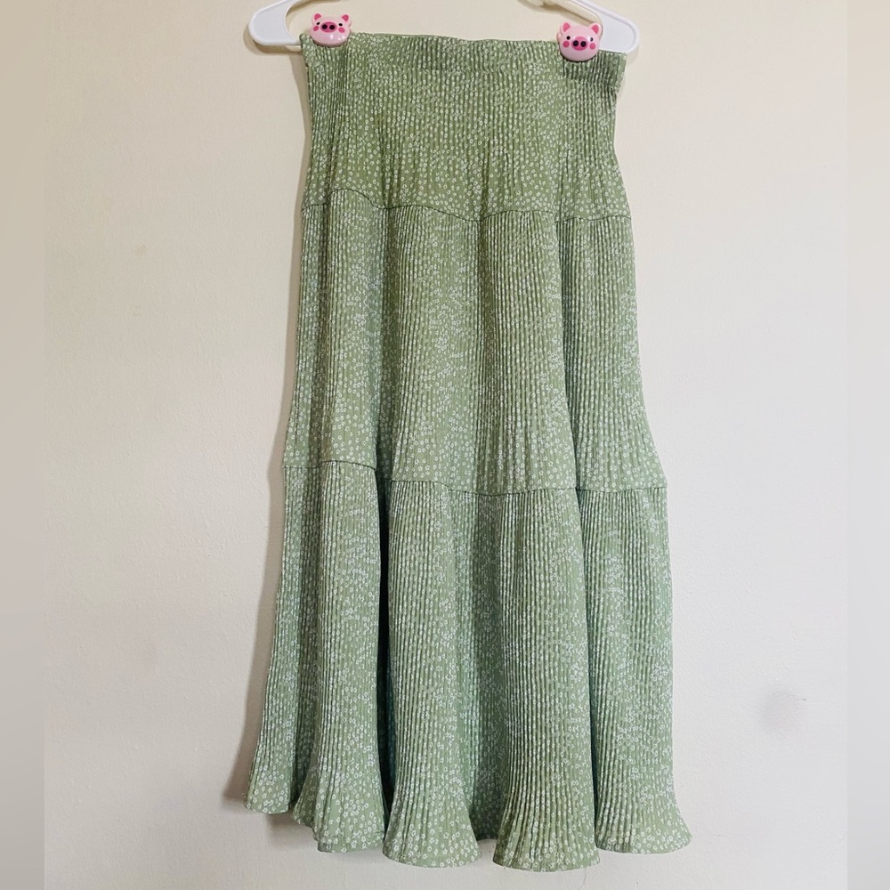 Alice Blue Light Green Pleated Maxi Skirt Size M